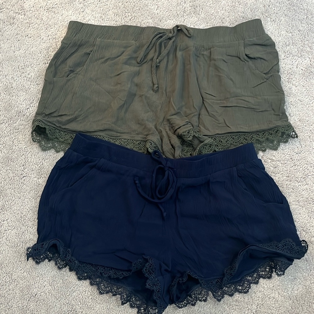Bundle of 2 women’s shorts
